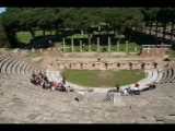 01648 ostia - regio ii - insula vii - teatro (ii,vii,2) - blick ri tempel der ceres - 2010.jpg